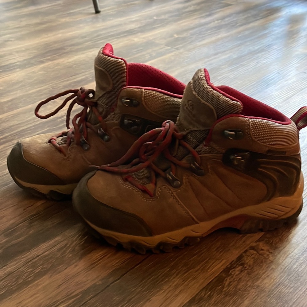 Clorts Hiking Boots, great for all types of hiking!